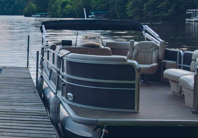 Des solutions sur mesure de rembourrage, toits et toiles de bateaux